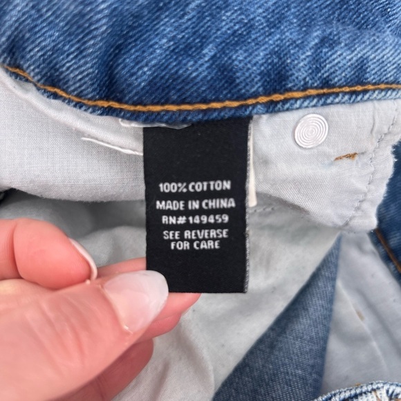 Ashley Mason 100% cotton distressed ripped medium wash denim jean shorts size 3 - Picture 4 of 8